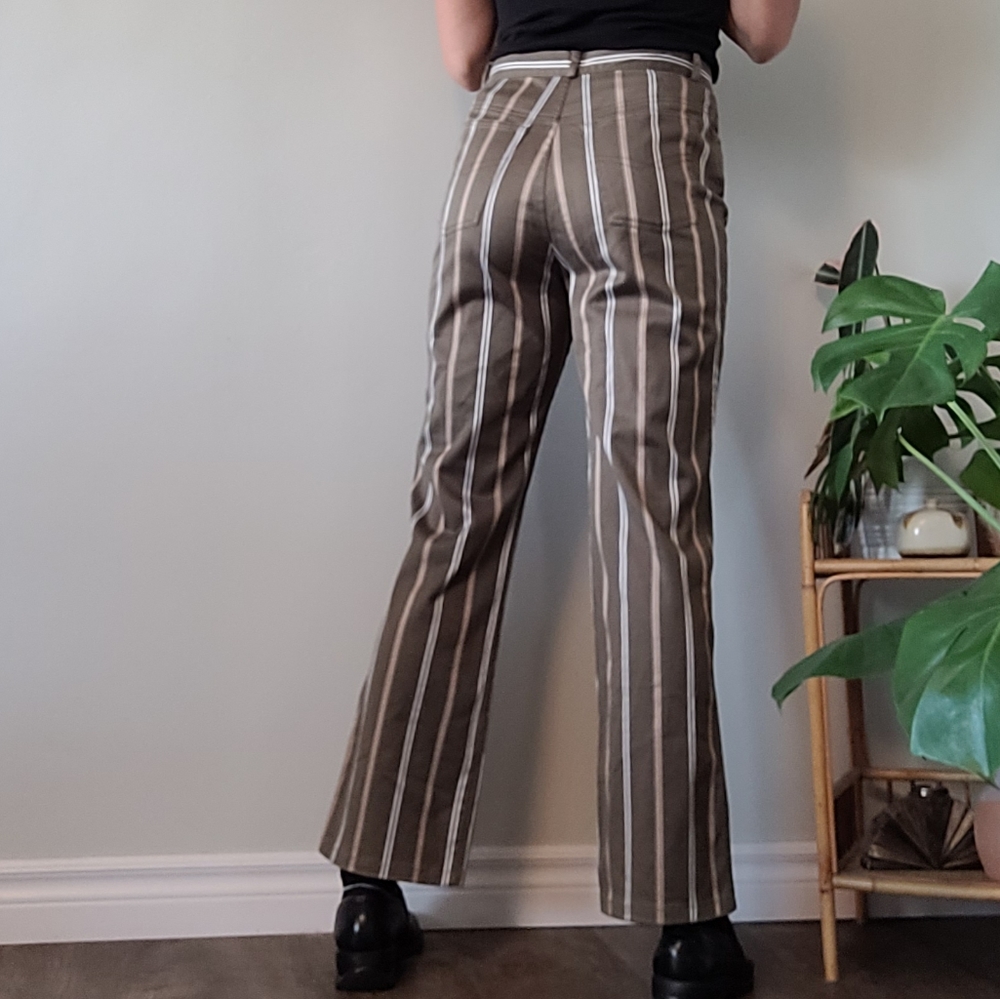 Striped High-Waist Women’s Jeans — Brown/White - Picture 4 of 9